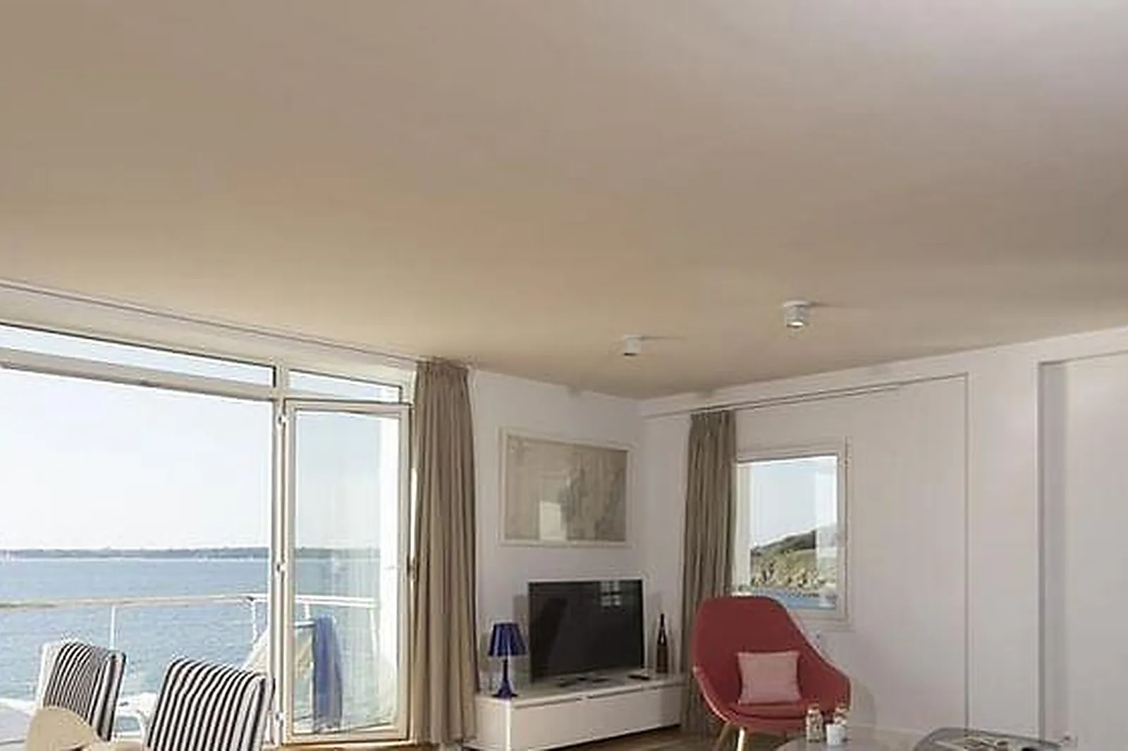 Lieux événementiels, LES SABLES BLANCS ****