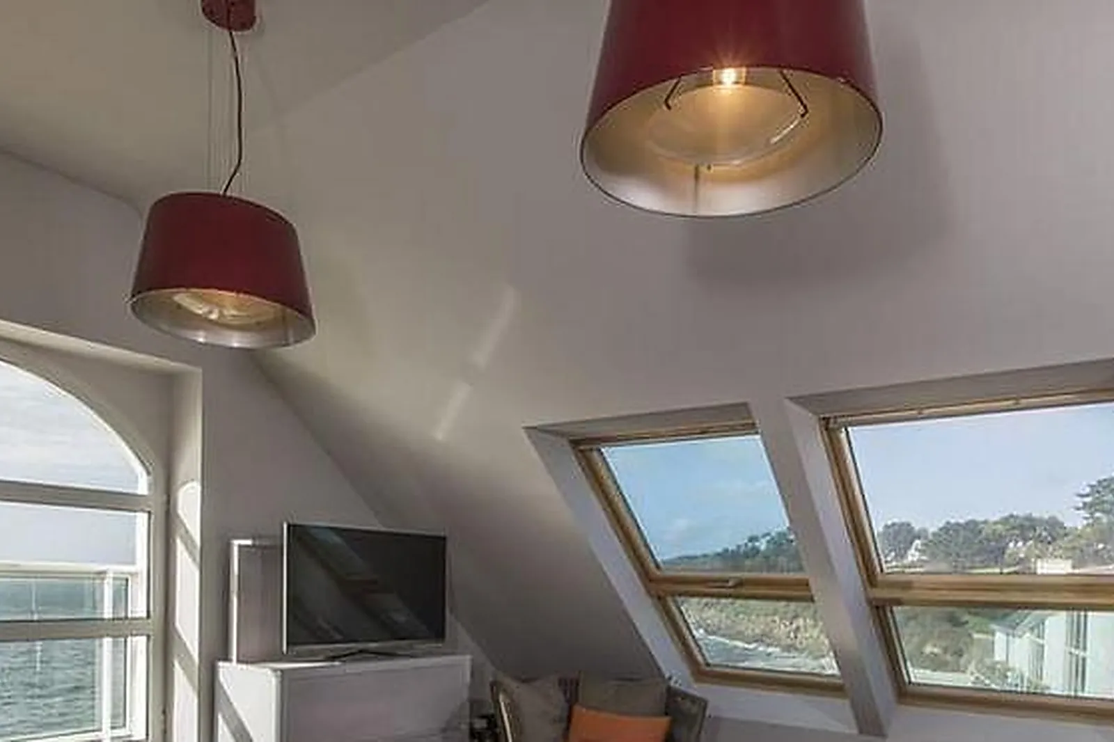 Lieux événementiels, LES SABLES BLANCS ****