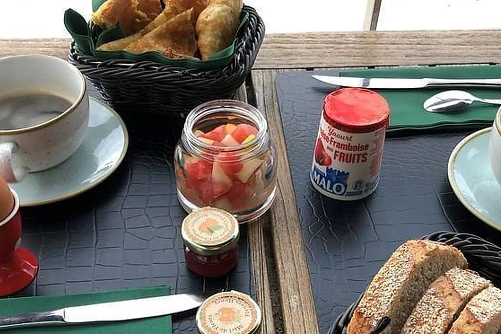 Lieux événementiels, LES SABLES BLANCS ****