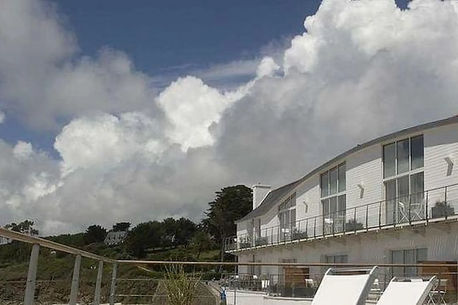 Lieux événementiels, LES SABLES BLANCS ****