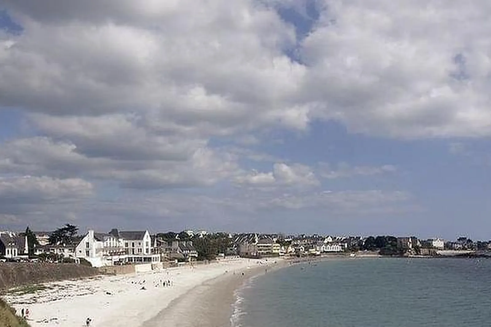 Lieux événementiels, LES SABLES BLANCS ****
