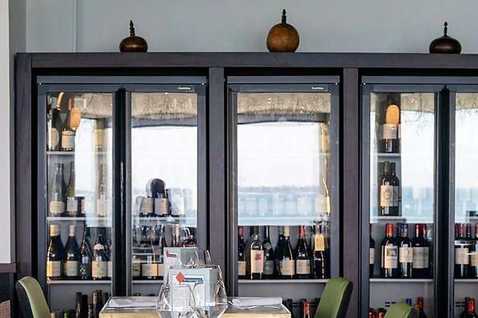 Lieux événementiels, LES SABLES BLANCS ****