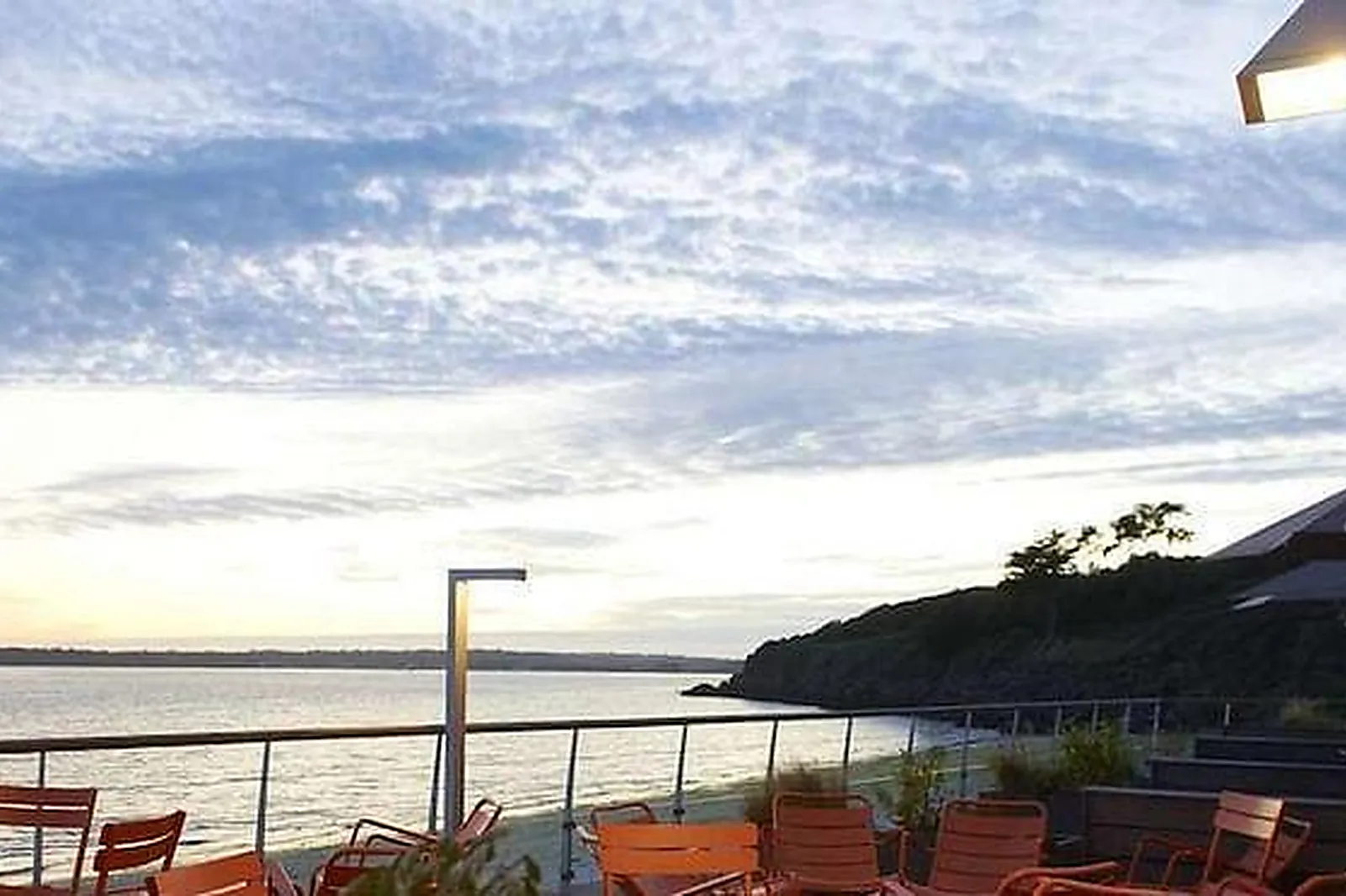 Lieux événementiels, LES SABLES BLANCS ****