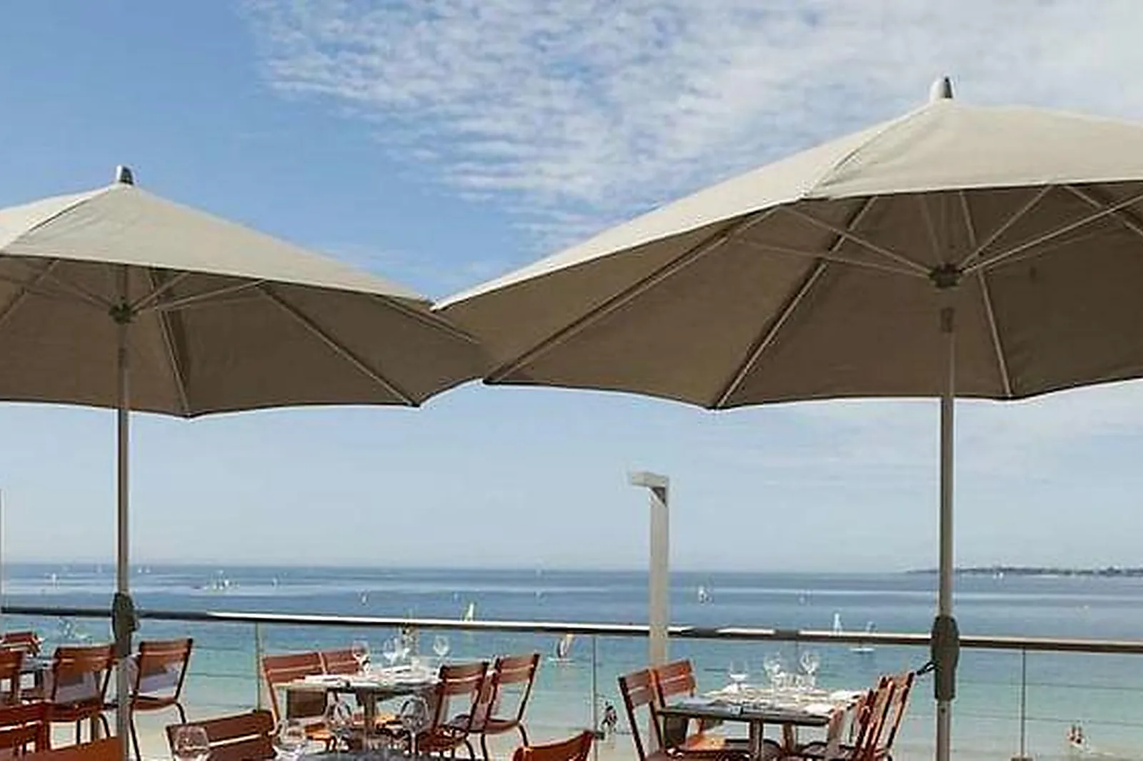 Lieux événementiels, LES SABLES BLANCS ****