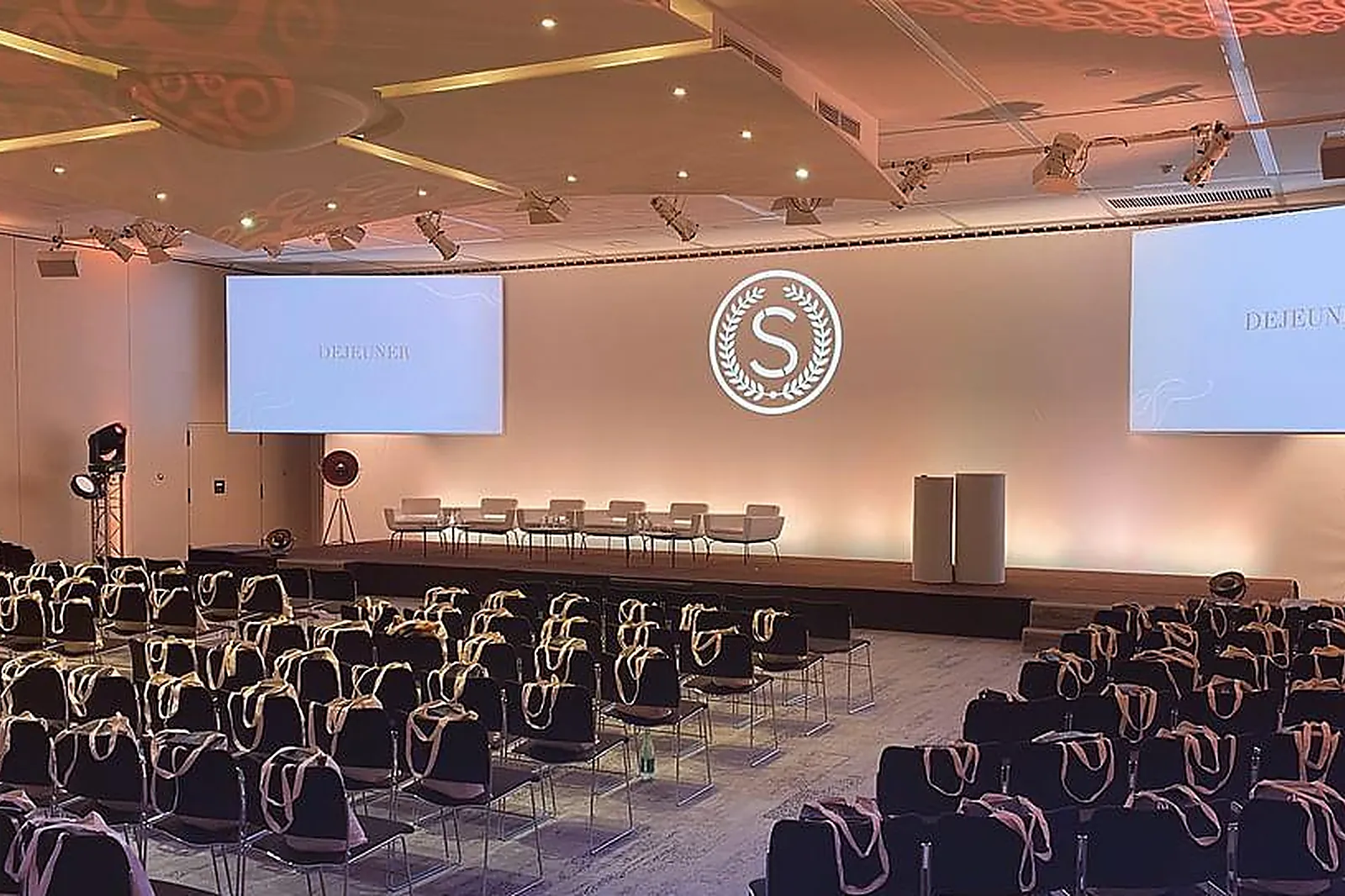 Lieux événementiels, LES SALONS DE L'AVEYRON - PARIS BERCY