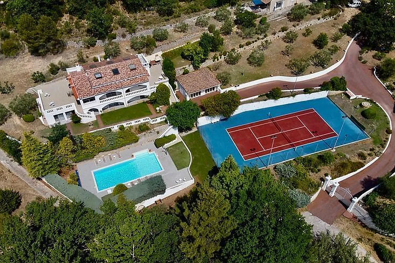 Lieux événementiels, LES SOURCES DE PASITHÉA