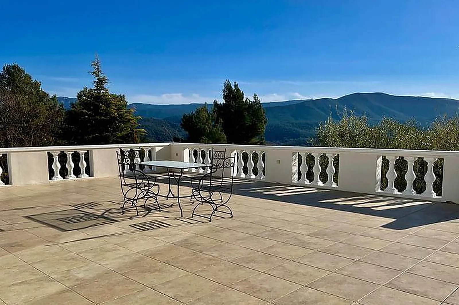 Lieux événementiels, LES SOURCES DE PASITHÉA