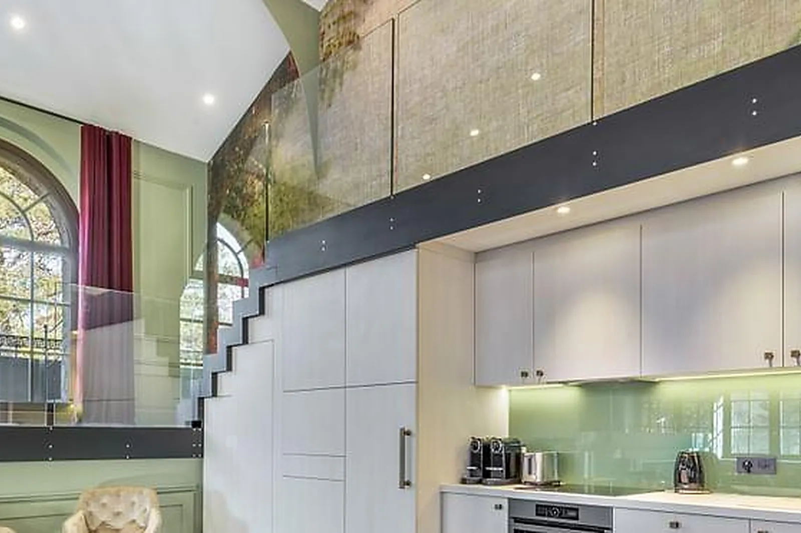 Lieux événementiels, LES SUITES DE L'ILE BARBE