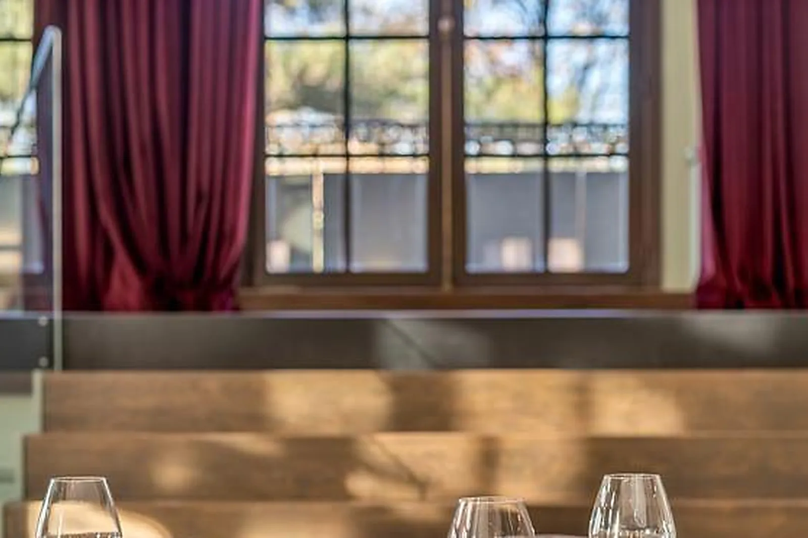 Lieux événementiels, LES SUITES DE L'ILE BARBE