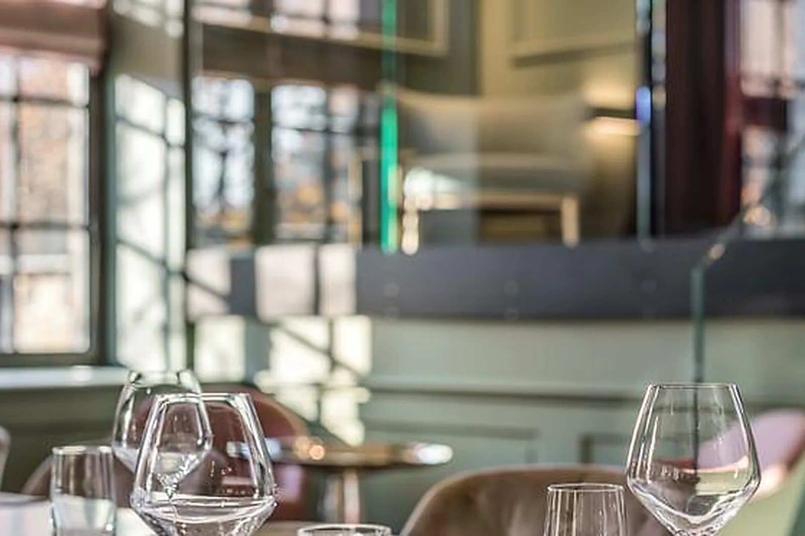 Lieux événementiels, LES SUITES DE L'ILE BARBE