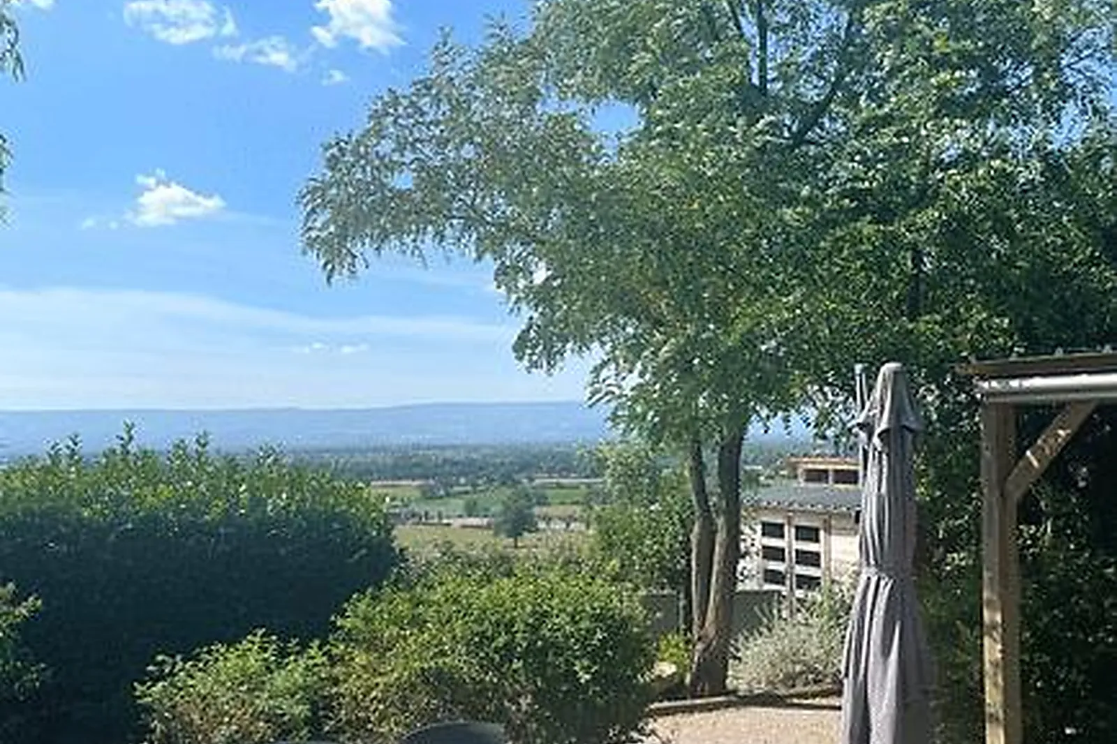 Lieux événementiels, LES TERRES ROUGES