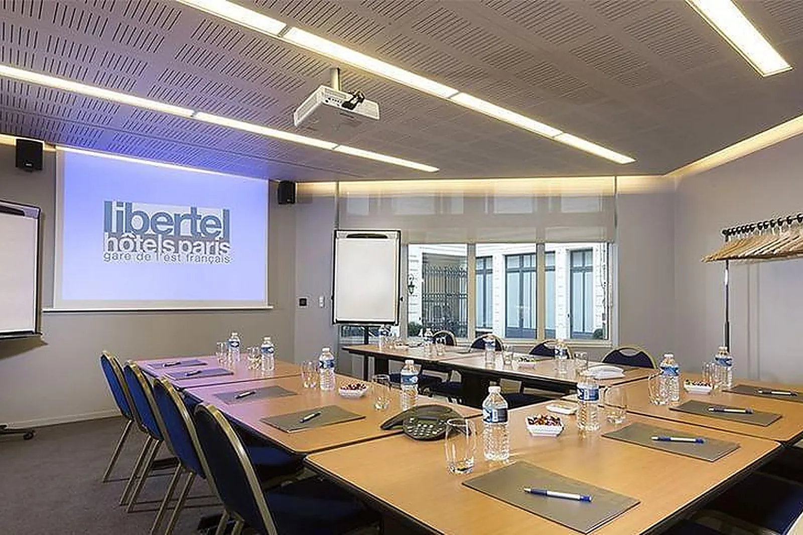 Lieux événementiels, LIBERTEL GARE DE L'EST FRANÇAIS ***