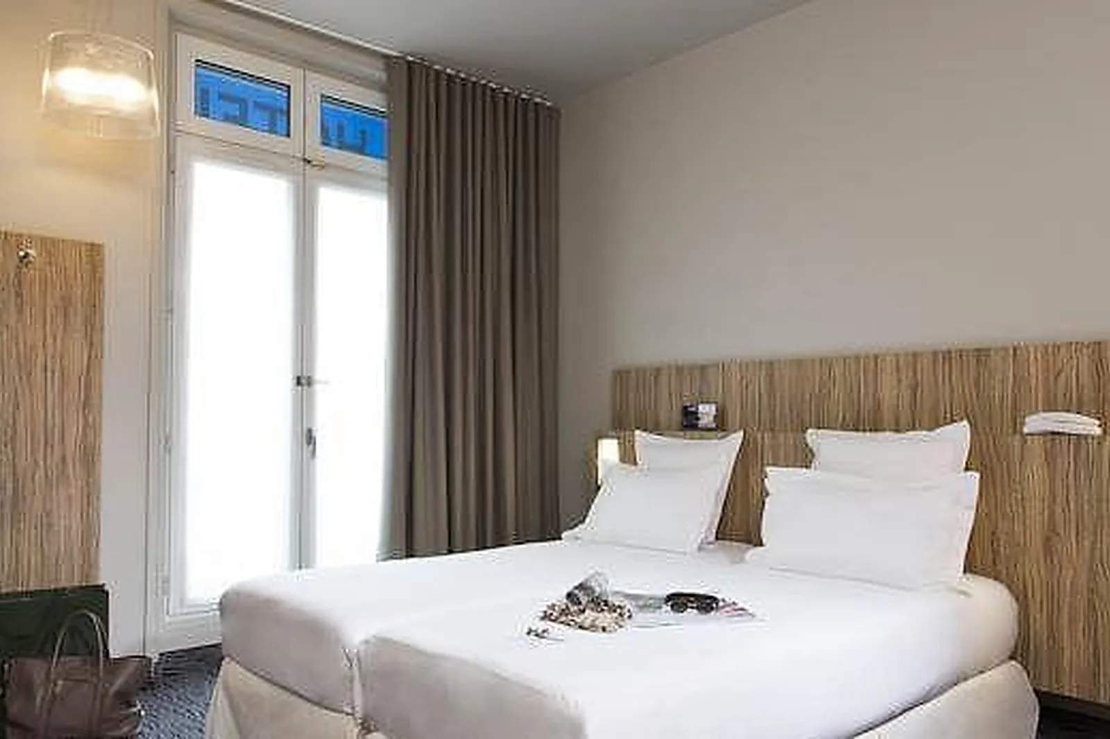 Lieux événementiels, LIBERTEL GARE DE L'EST FRANÇAIS ***