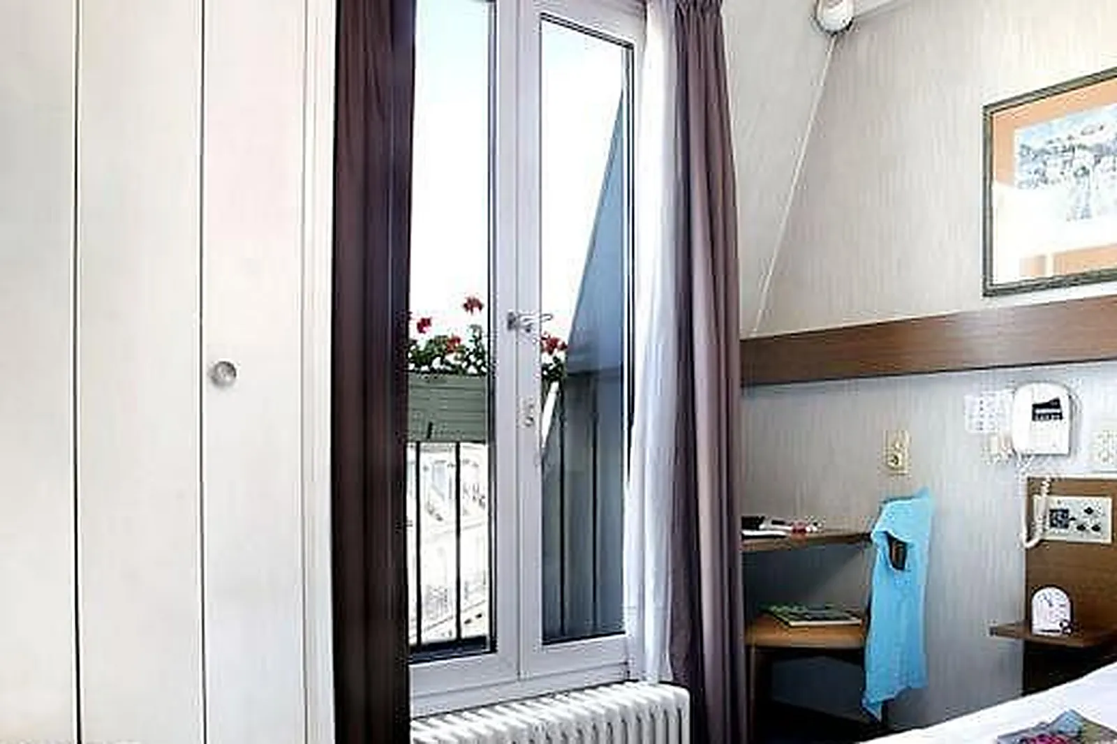 Lieux événementiels, LIBERTEL GARE DE L'EST FRANÇAIS ***