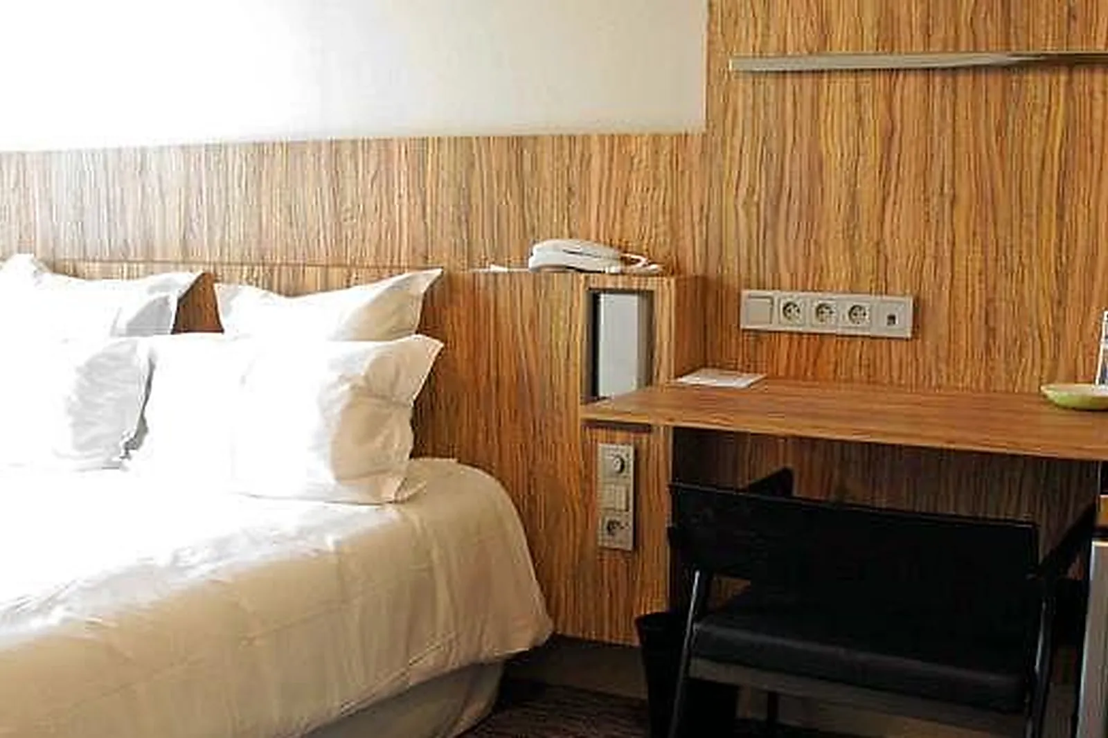 Lieux événementiels, LIBERTEL GARE DE L'EST FRANÇAIS ***