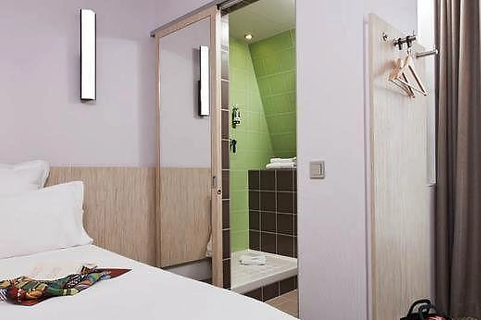 Lieux événementiels, LIBERTEL GARE DE L'EST FRANÇAIS ***