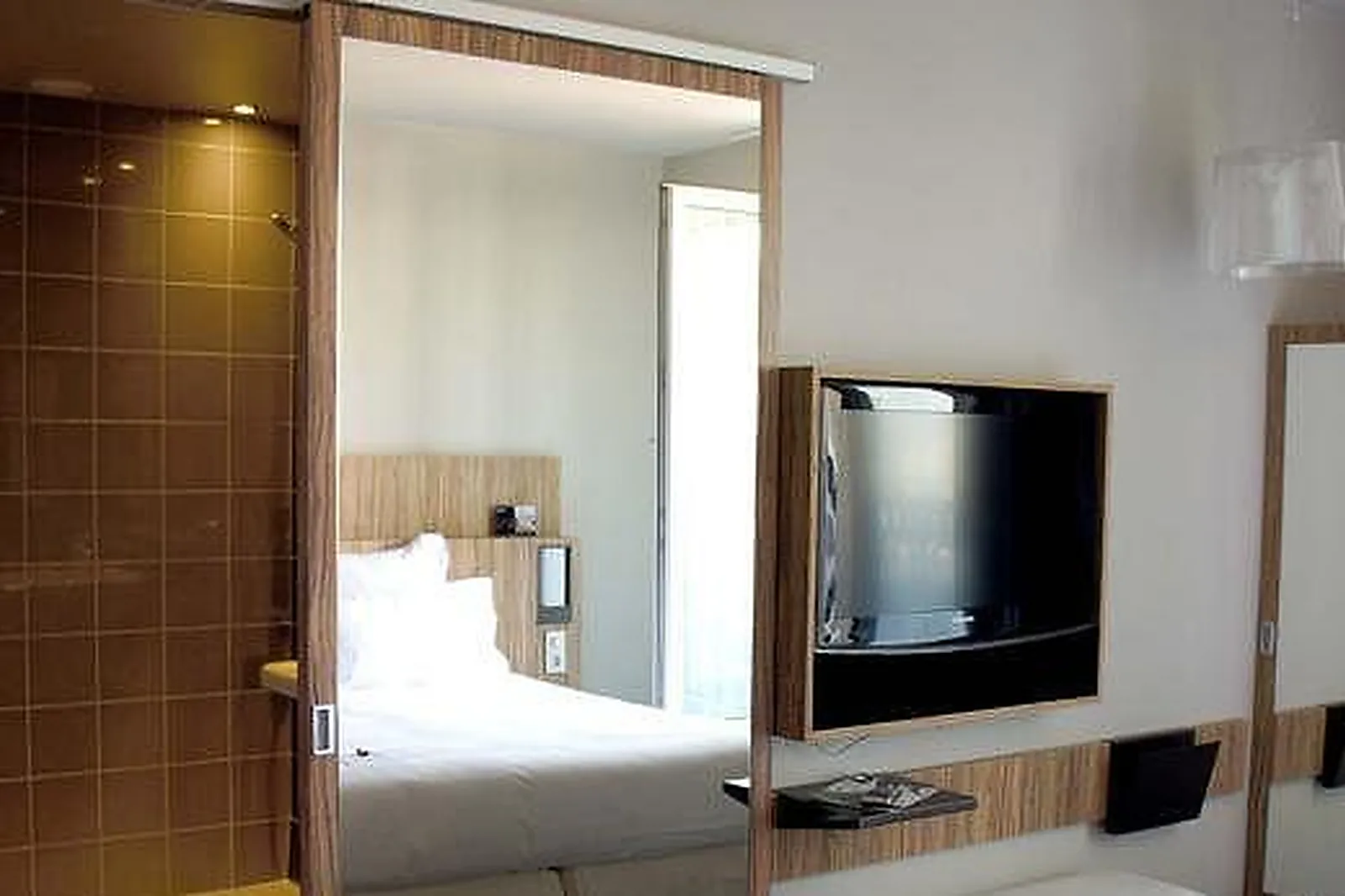 Lieux événementiels, LIBERTEL GARE DE L'EST FRANÇAIS ***