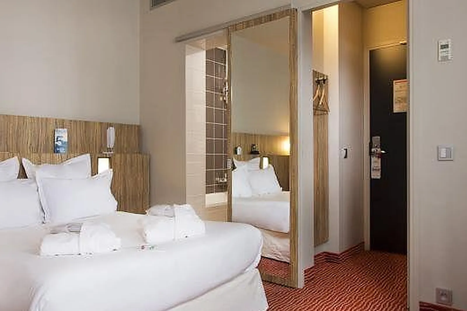 Lieux événementiels, LIBERTEL GARE DE L'EST FRANÇAIS ***