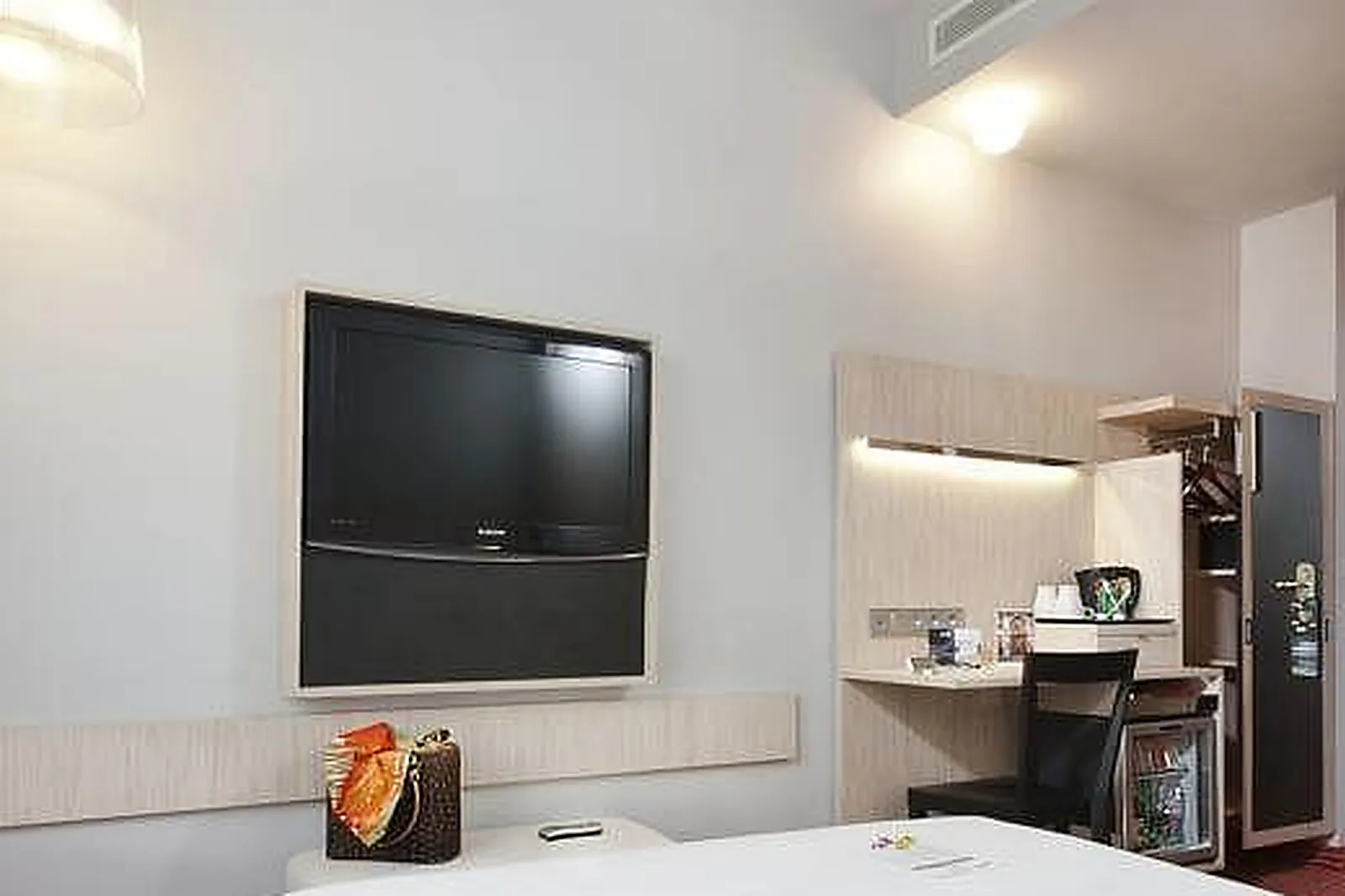 Lieux événementiels, LIBERTEL GARE DE L'EST FRANÇAIS ***