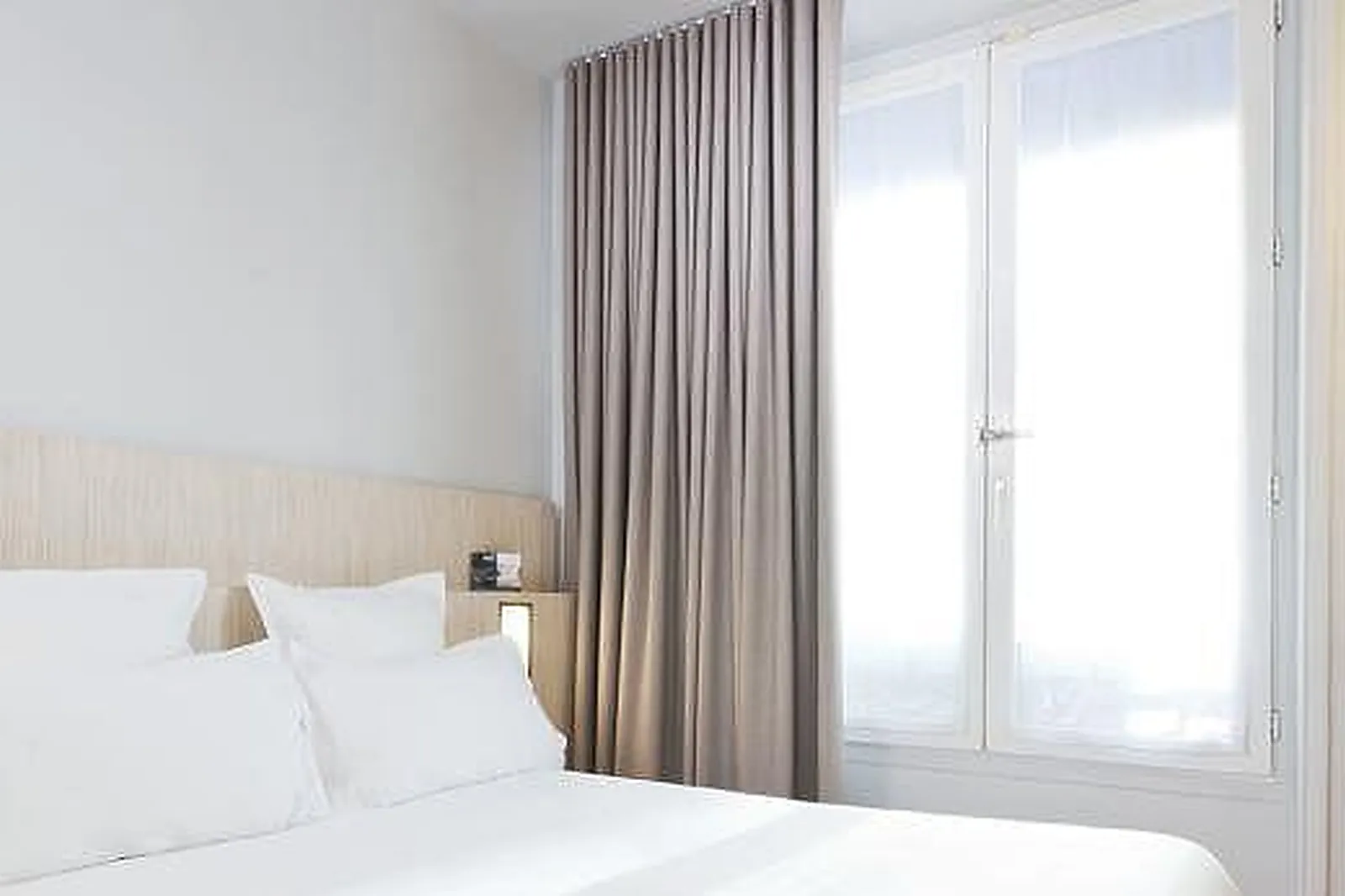 Lieux événementiels, LIBERTEL GARE DE L'EST FRANÇAIS ***