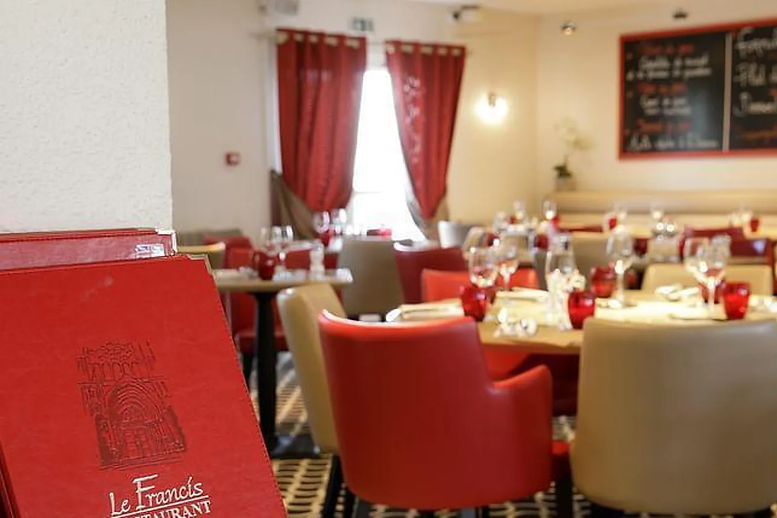 Lieux événementiels, LOGIS L'ORÉE DE CHARTRES***