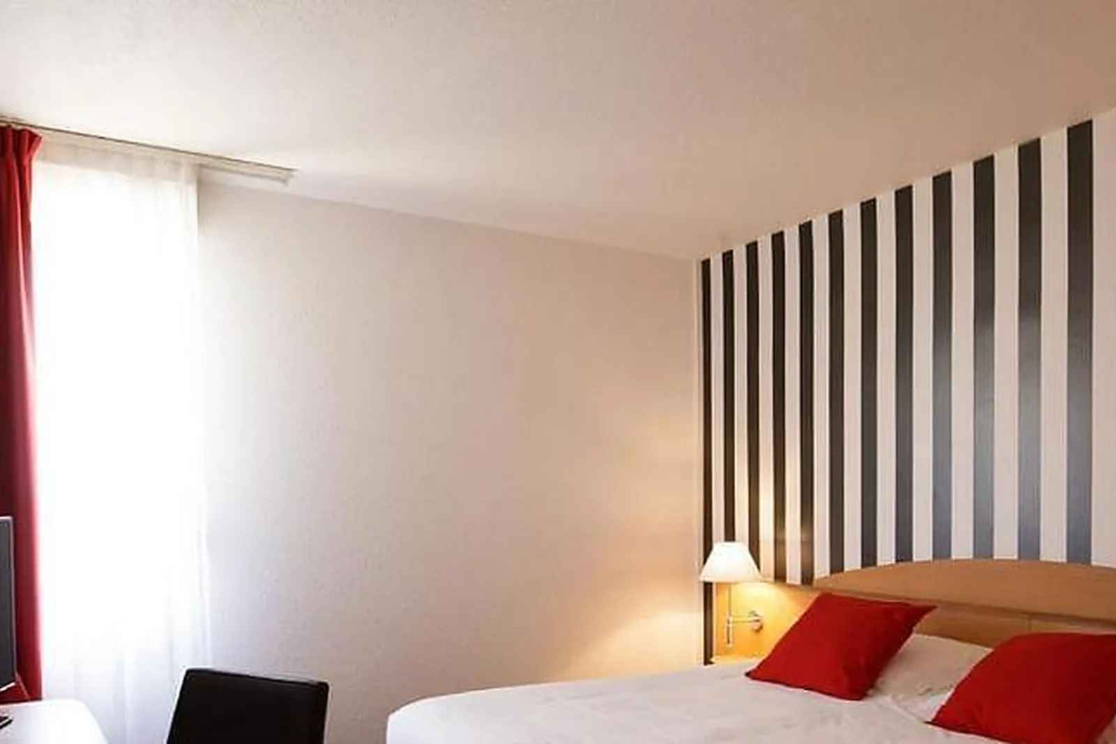 Lieux événementiels, LOGIS L'ORÉE DE CHARTRES***