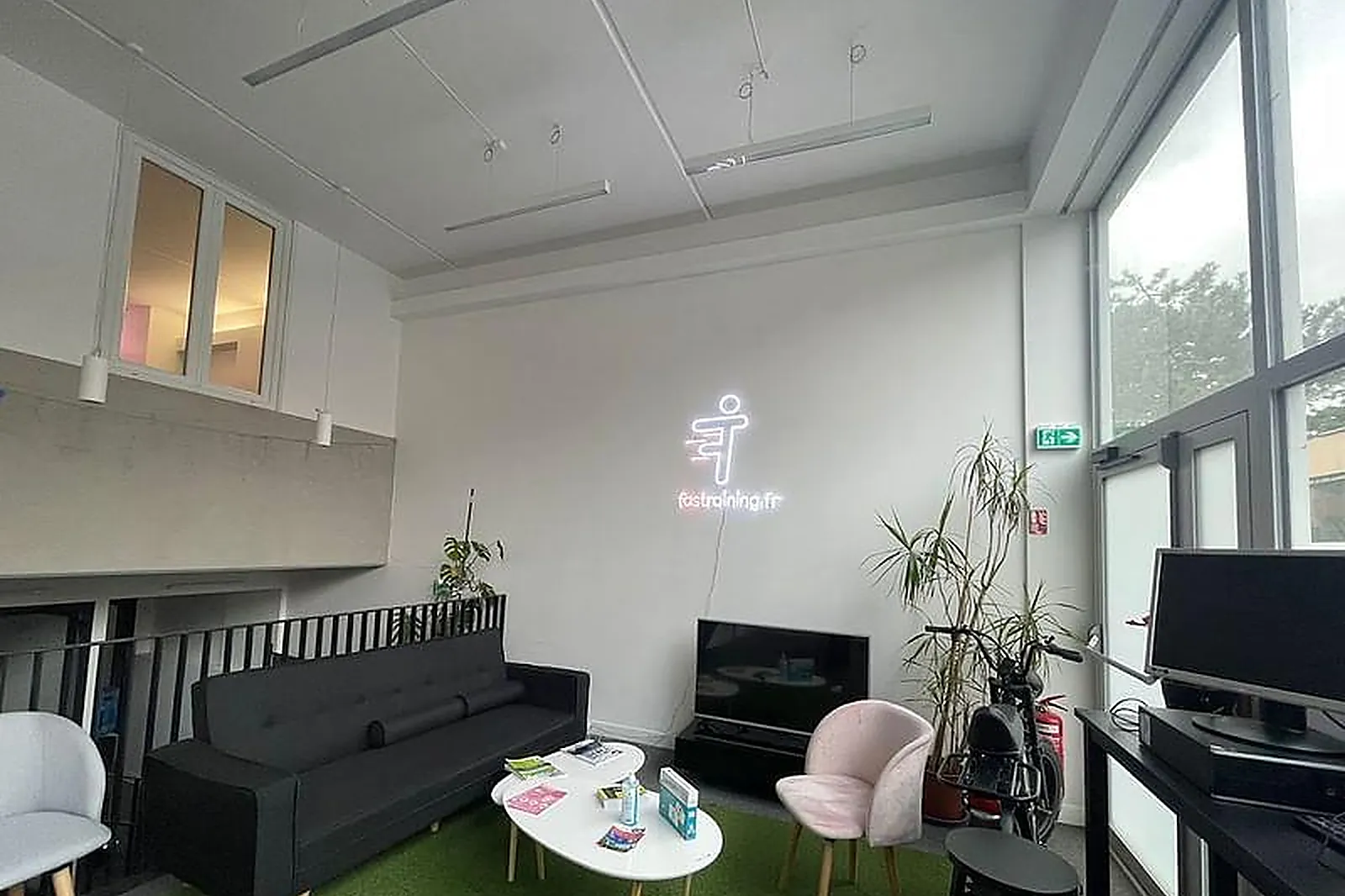 Lieux événementiels, LOUER UNE SALLE DE RÉUNION / FORMATION JUSQU'À 18 PERSONNES