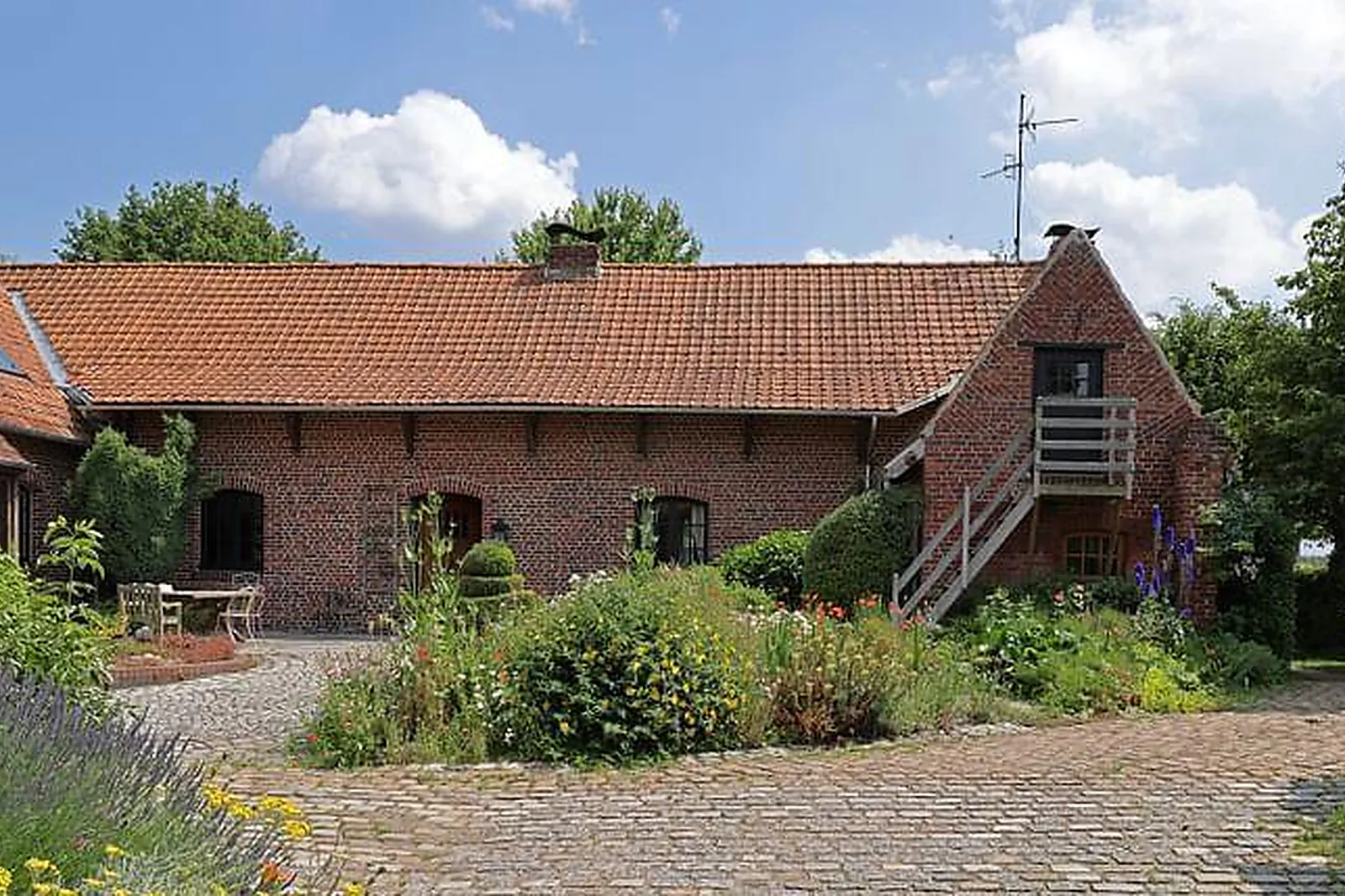Lieux événementiels, LÉTABLI