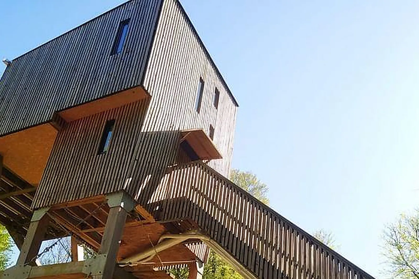 Lieux événementiels, L'ÉTAPE EN FORET