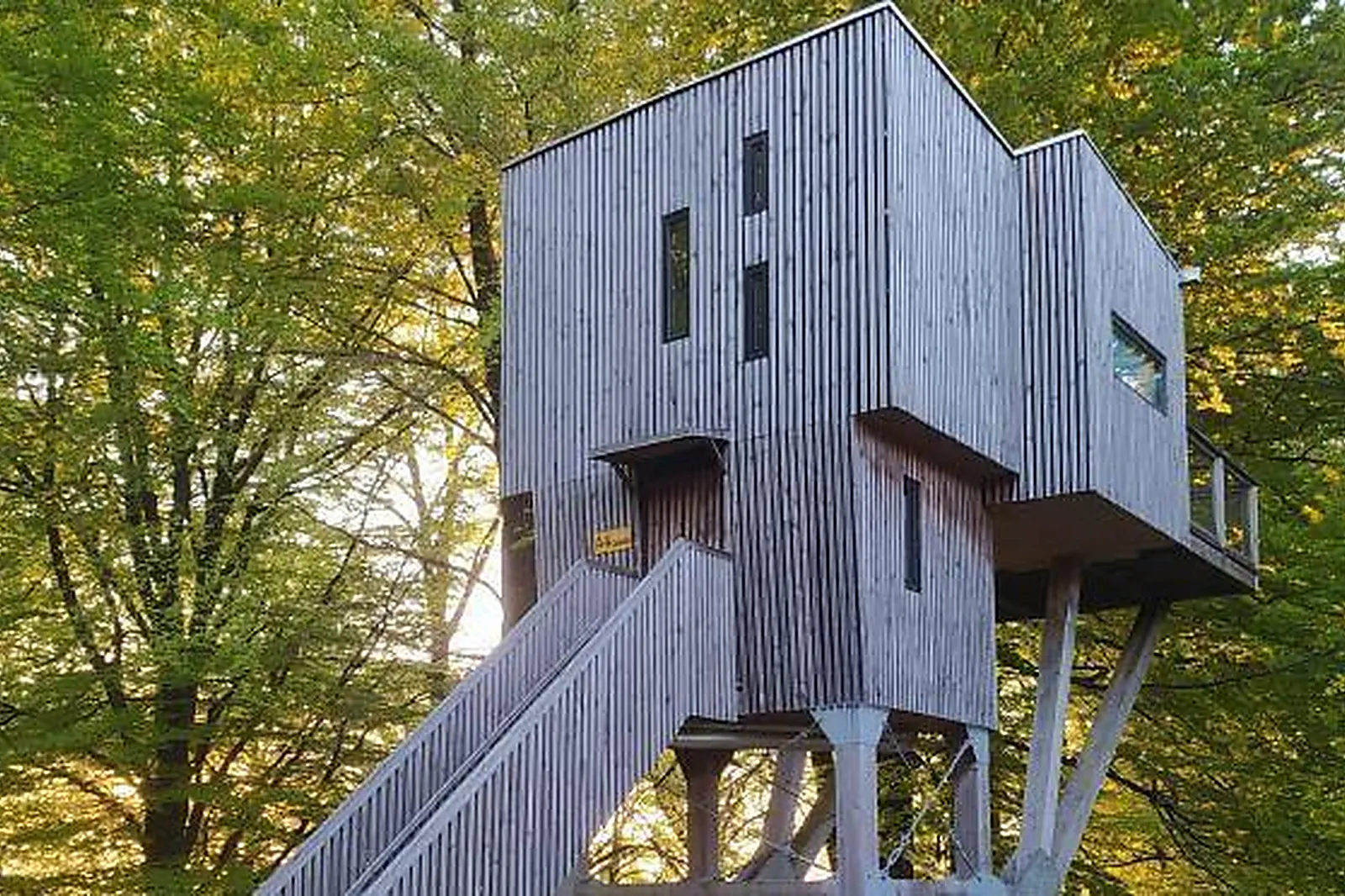 Lieux événementiels, L'ÉTAPE EN FORET