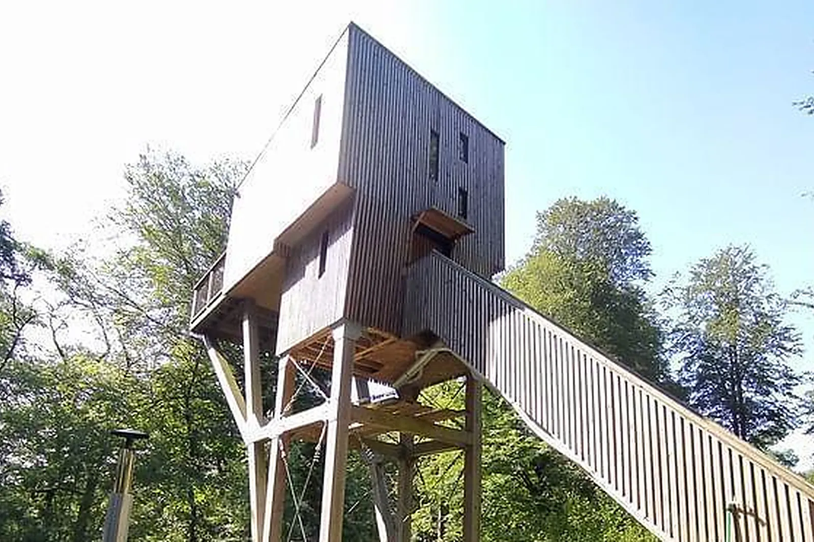 Lieux événementiels, L'ÉTAPE EN FORET