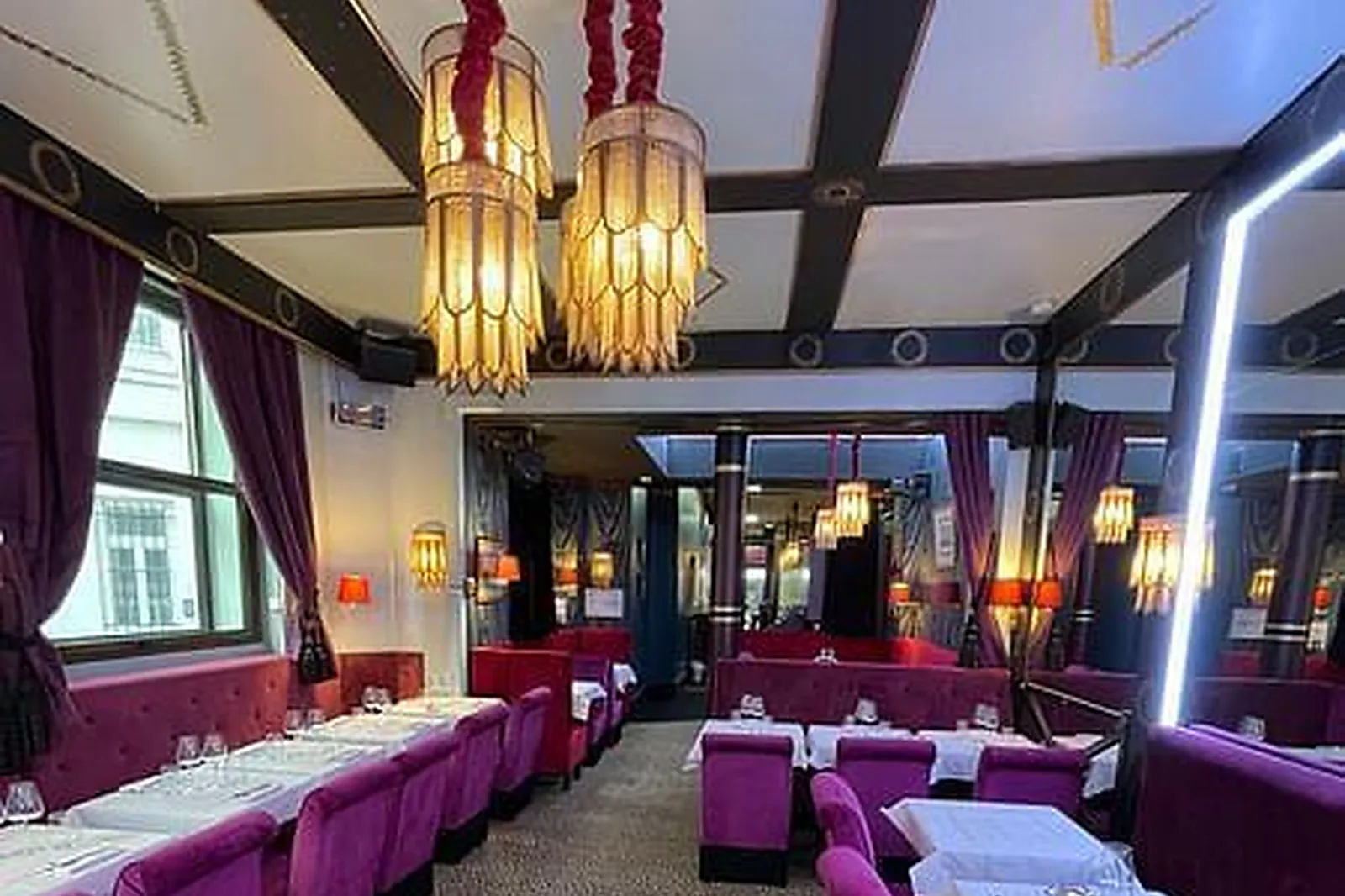 Lieux événementiels, L’EMPIRE DU 8EME