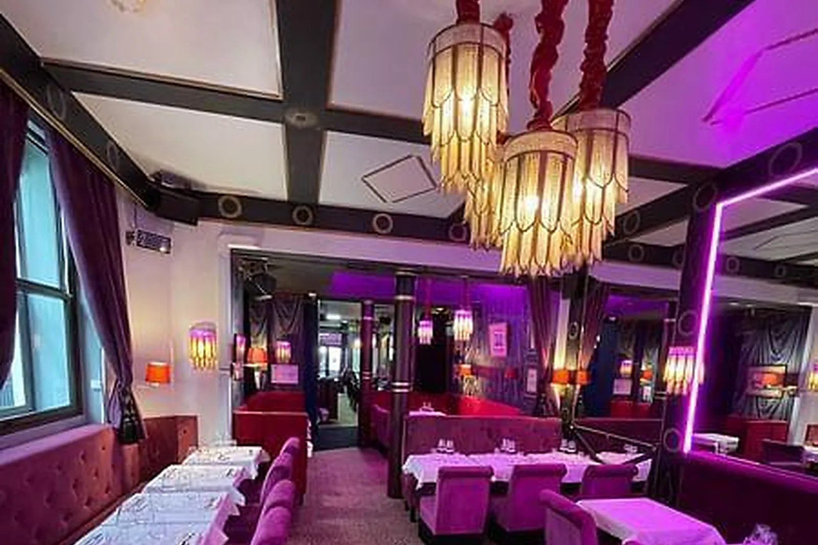 Lieux événementiels, L’EMPIRE DU 8EME