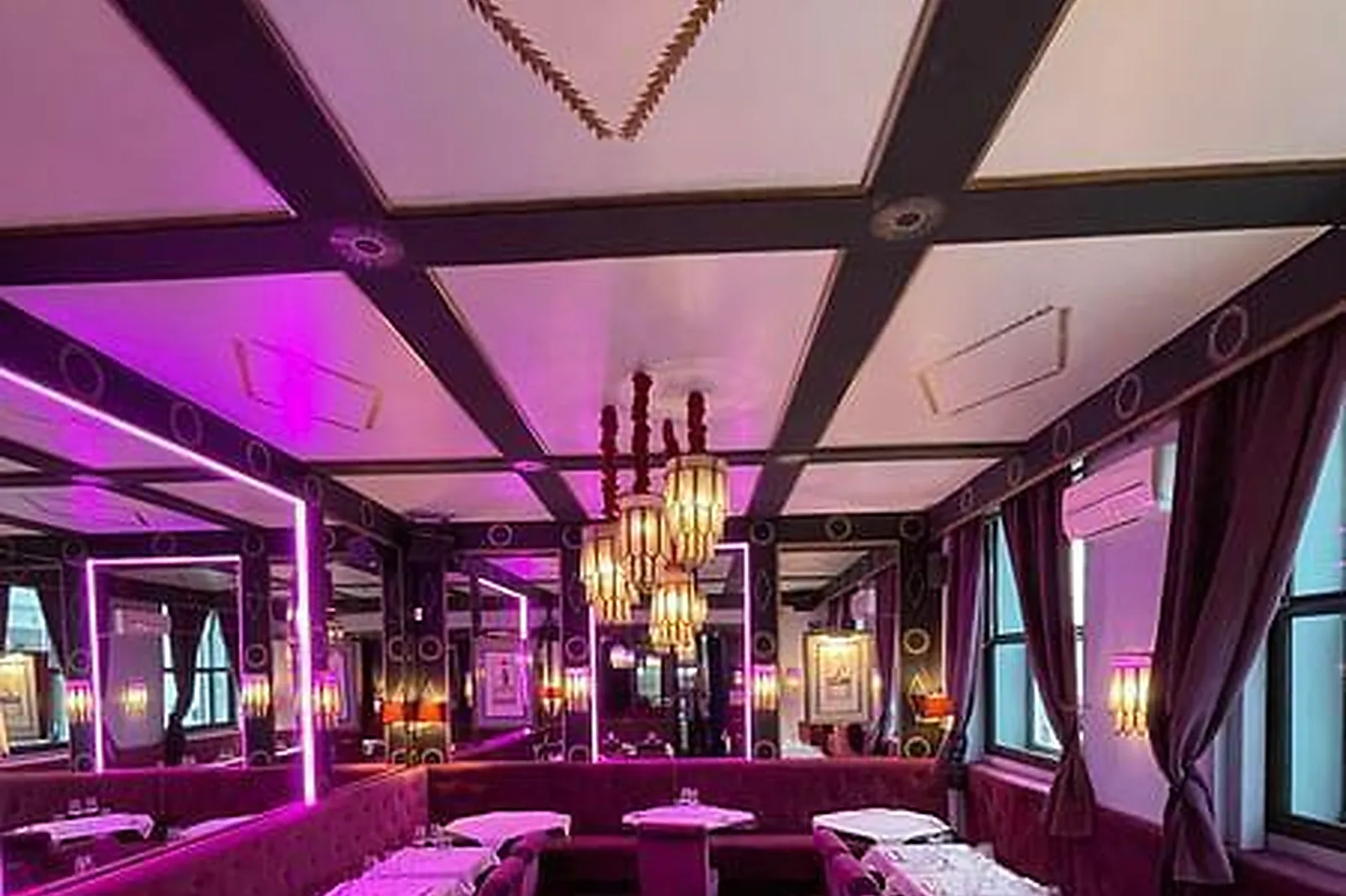 Lieux événementiels, L’EMPIRE DU 8EME