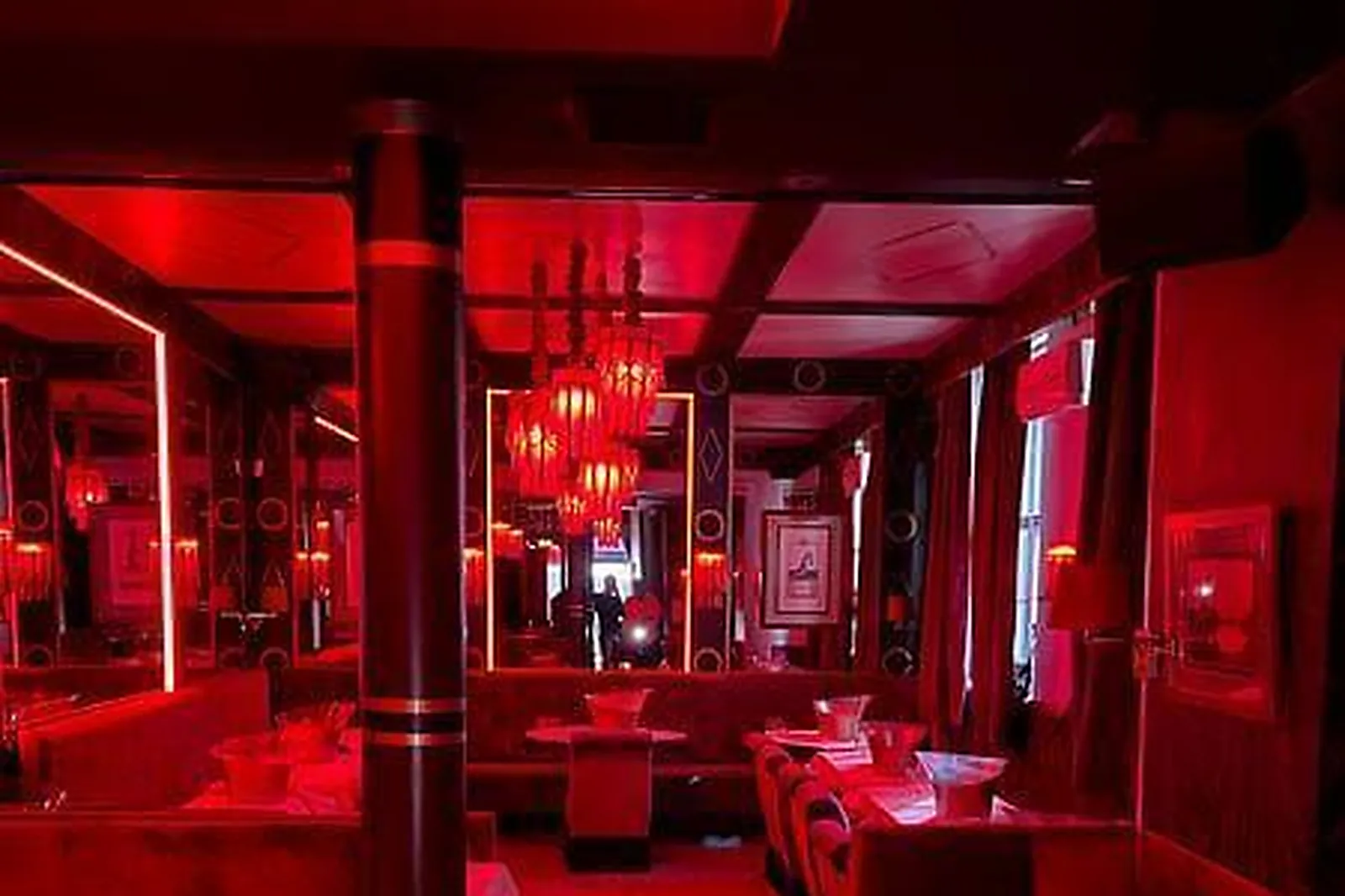 Lieux événementiels, L’EMPIRE DU 8EME