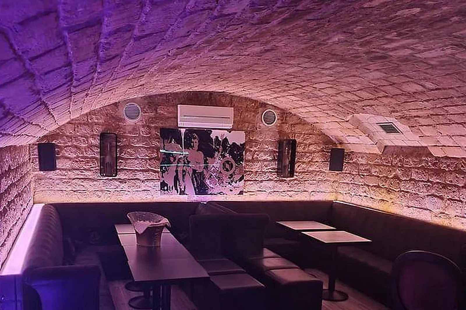 Lieux événementiels, L’EMPIRE DU 8EME