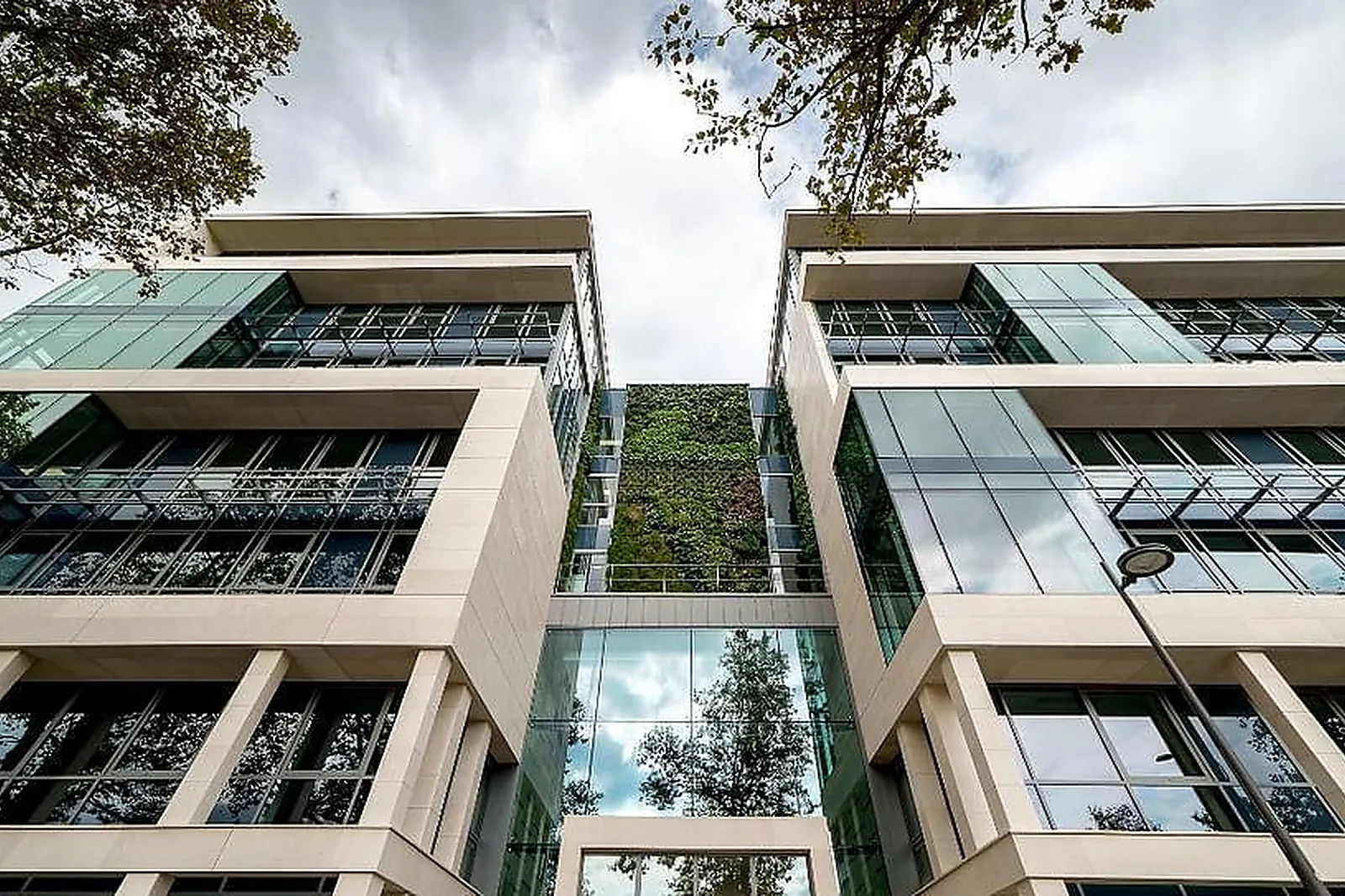 Lieux événementiels, L'ÎLE ENCHANTÉE