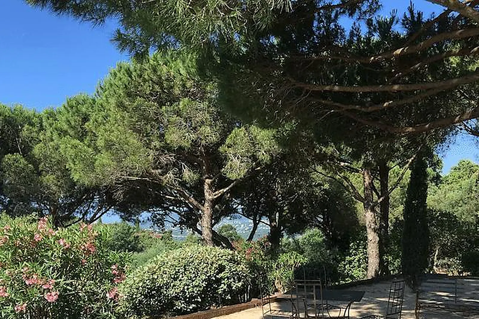 Lieux événementiels, MAISON FAMILIALE À 10 MIN DE SAINT-TROPEZ AVEC PISCINE
