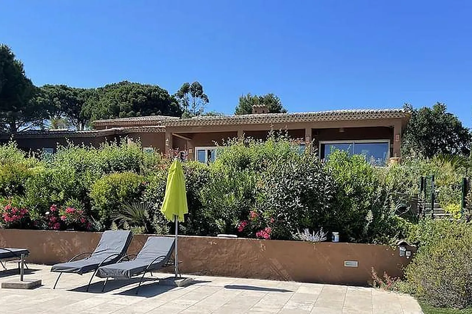 Lieux événementiels, MAISON FAMILIALE À 10 MIN DE SAINT-TROPEZ AVEC PISCINE