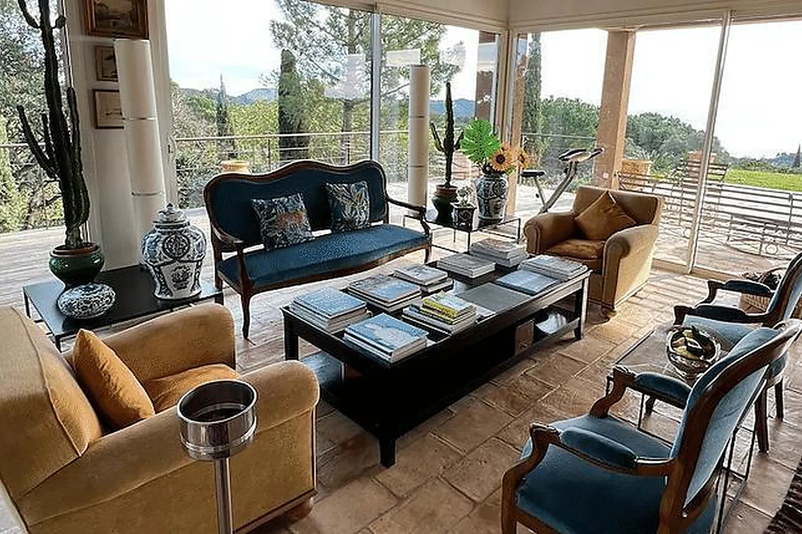 Lieux événementiels, MAISON FAMILIALE À 10 MIN DE SAINT-TROPEZ AVEC PISCINE