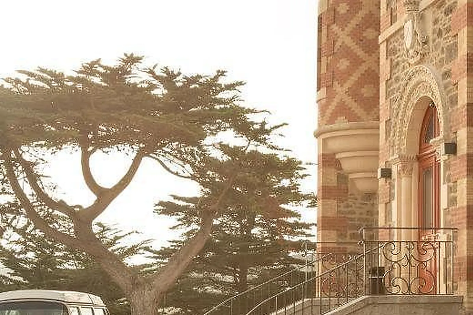 Lieux événementiels, MANOIR FLANQUÉ SUR UNE PRESQU'ILE EN BRETAGNE
