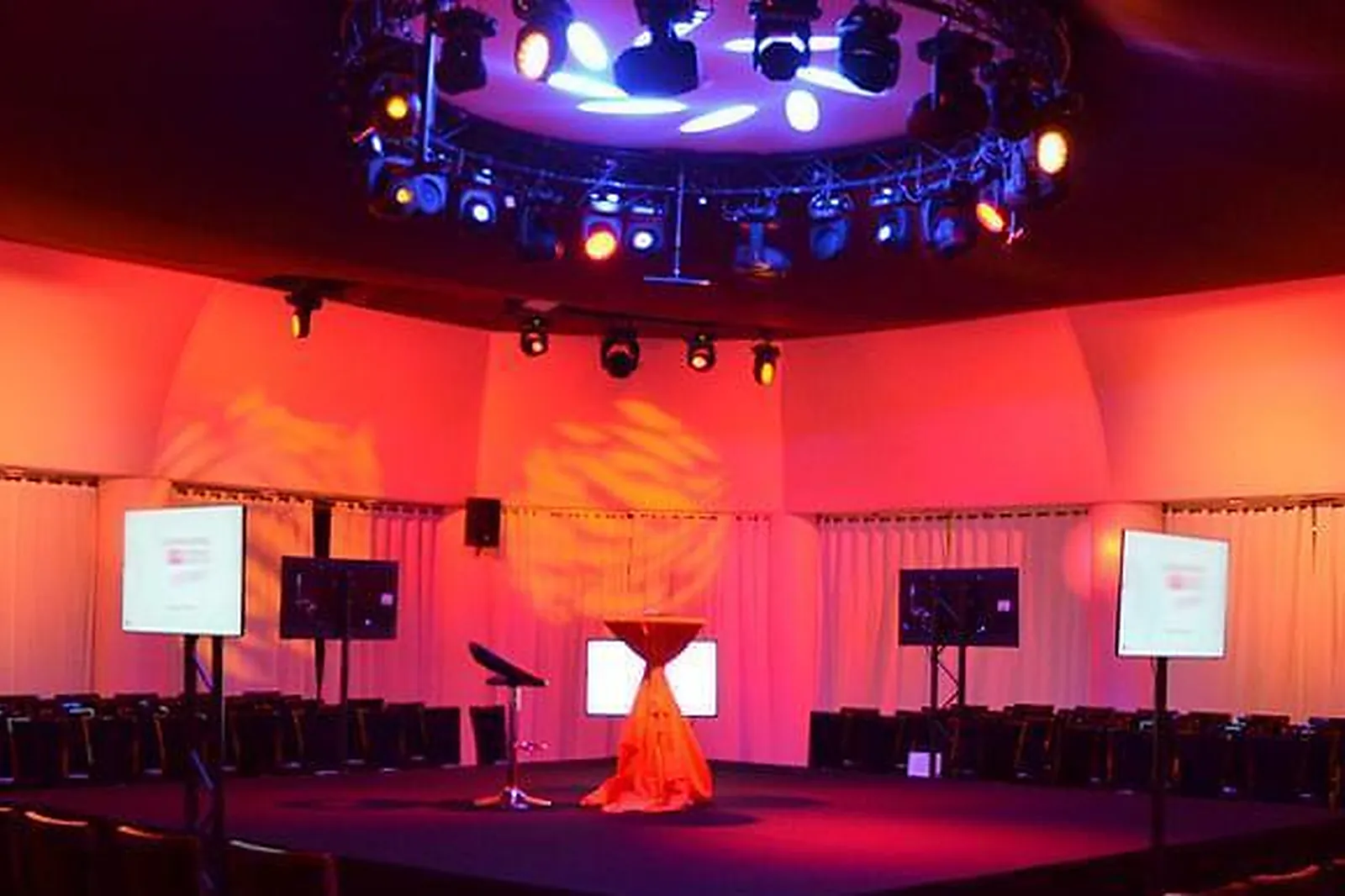 Lieux événementiels, MANÈGE DE SAINT CLOUD - PARIS COUNTRY CLUB