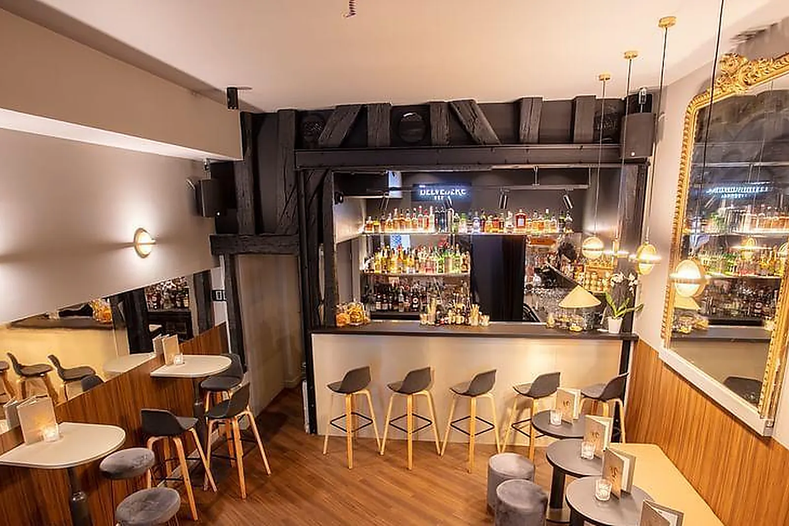 Lieux événementiels, MAZE