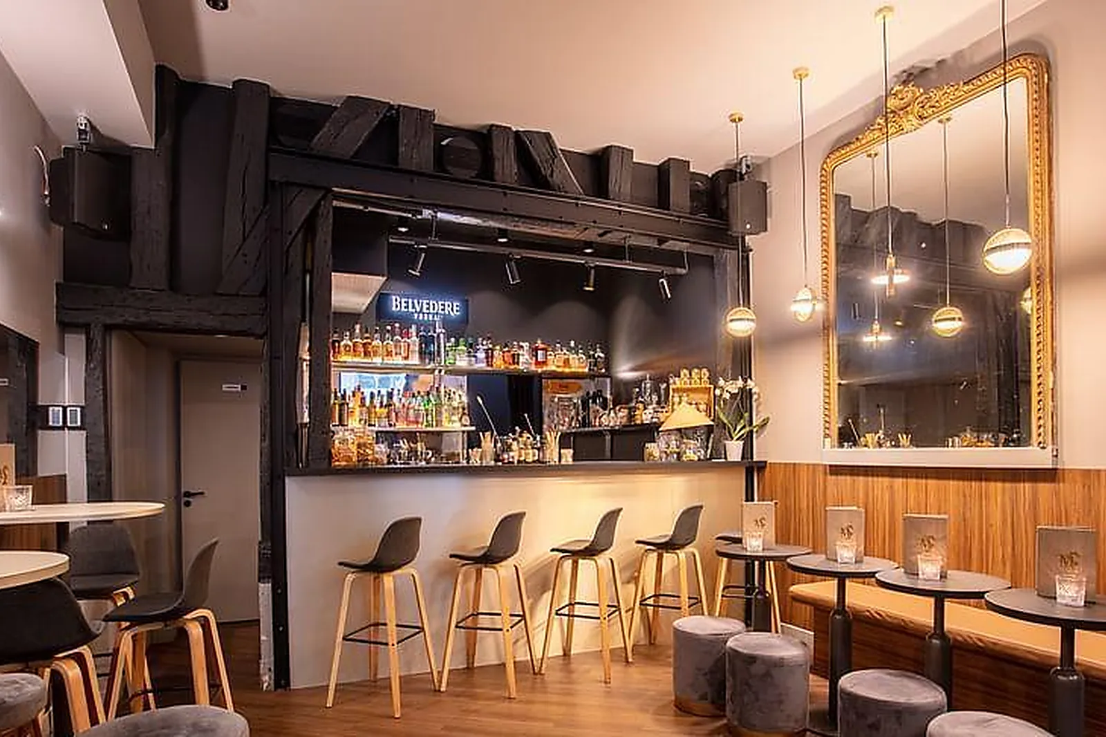 Lieux événementiels, MAZE