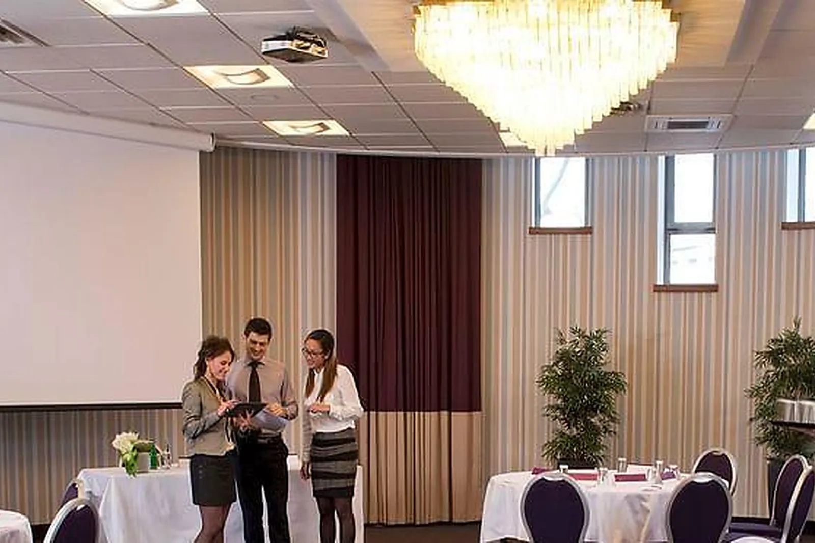 Lieux événementiels, SALLE DE RÉUNION HÔTEL VIC EIFFEL, PARIS