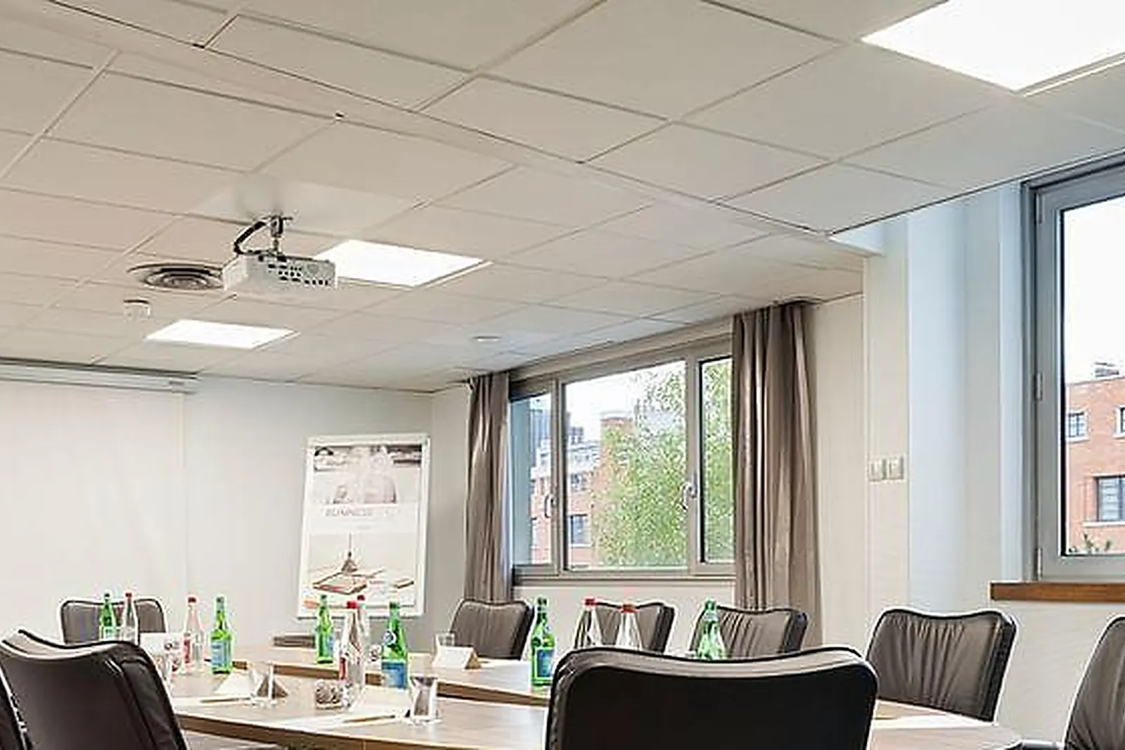 Lieux événementiels, SALLE DE RÉUNION HÔTEL VIC EIFFEL, PARIS