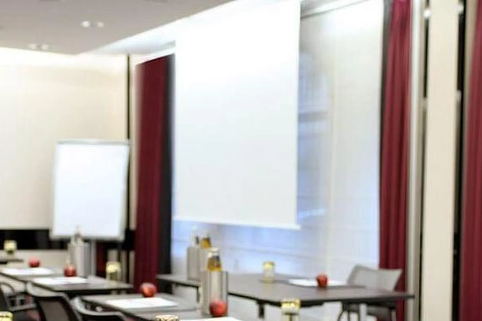 Lieux événementiels, MERCURE VILLEFRANCHE EN BEAUJOLAIS ICI ET LÀ ****