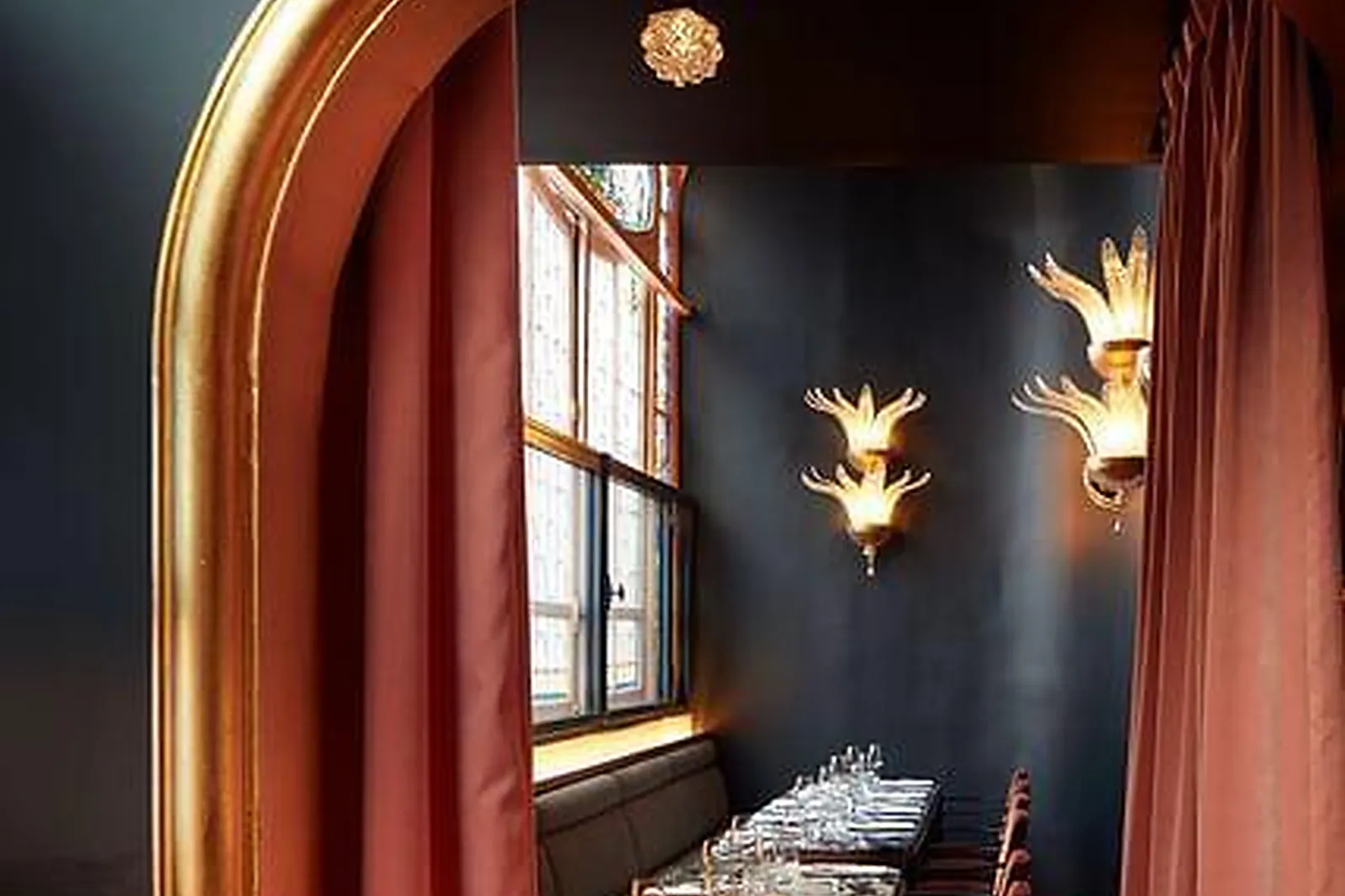 Lieux événementiels, MISTINGUETT