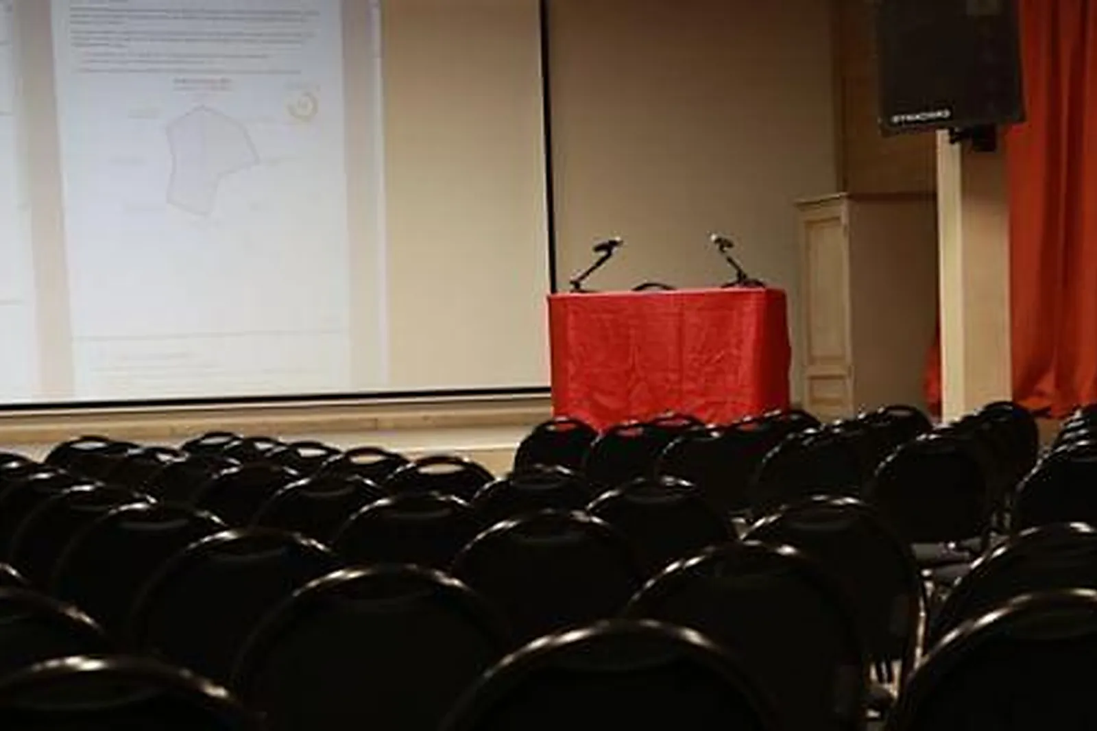 Lieux événementiels, NEACLUB LES BALCONS DU LAC D'ANNECY
