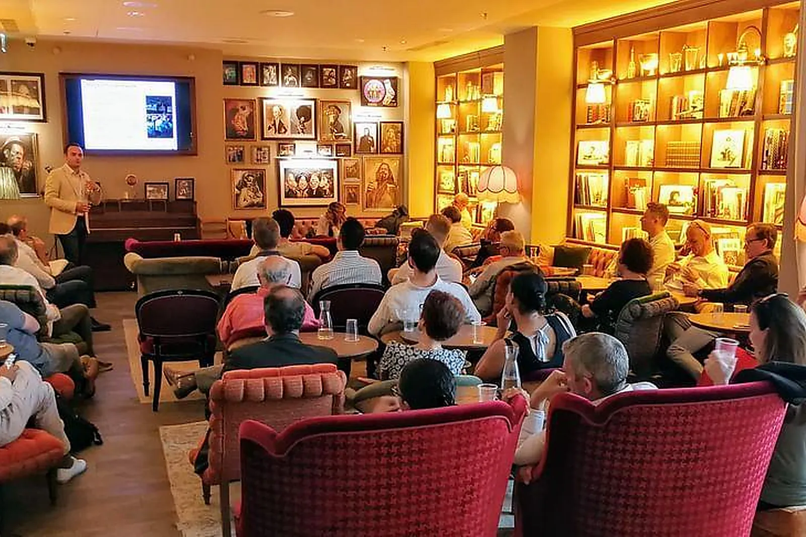 Lieux événementiels, NEW ROSE COCKTAIL BAR